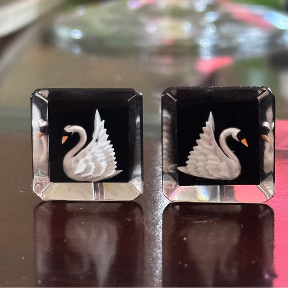 Vintage Black and White Swan Lucite Earrings - Picture 9 of 14